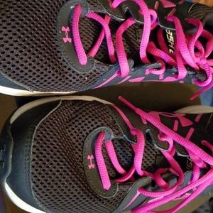 Under Armour tennis. Excellent condition WORN 3'xs